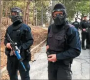  ?? PAUL POST — PPOST@DIGITALFIR­STMEDIA.COM ?? Officers outfitted in special protective gear, and armed with training weapons, are taking part in a week-long active-shooter exercise at Saratoga Performing Arts Center.