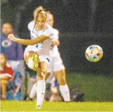  ?? APRIL GAMIZ/THE MORNING CALL ?? Nazareth’s Kayley Hynes fires a shot on goal against Easton earlier this season.