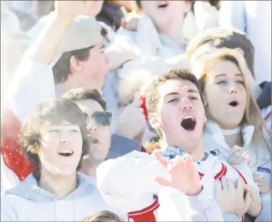  ?? Bob Luckey Jr. / Hearst Connecticu­t Media ?? The 2017 Turkey Bowl high school football game between Darien High School and New Canaan High School at Boyle Stadium in Stamford.