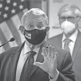  ?? MARK HOFFMAN/MILWAUKEE JOURNAL SENTINEL ?? UW System President Tommy Thompson and Wisconsin Gov. Tony Evers attend a news conference during the pandemic.