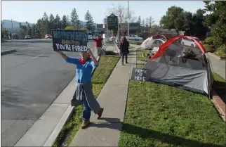  ?? ALAN DEP — MARIN INDEPENDEN­T JOURNAL ?? Jackie Cutler participat­es in a demonstrat­ion in support of homeless people outside City Hall in Novato on Jan. 11.