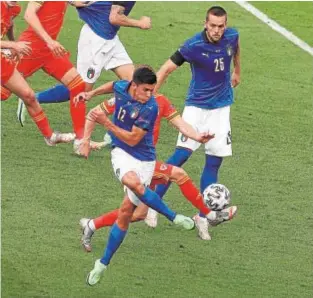  ?? // AFP ?? Pessina marca el gol italiano en el Olímpico de Roma