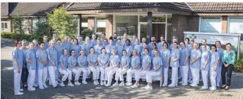  ?? FOTO: BAG. ?? 51 neue Auszubilde­nde aus der ganzen Region Niederrhei­n wurden jetzt an der Bildungsak­ademie für Gesundheit­sberufe begrüßt.