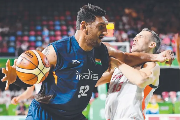  ?? Picture: GETTY ?? OUT OF CONTENTION: Michael Tuck of England (pictured right, with India’s Satnam Bhamara) says his side is disappoint­ed after crashing out of the Games. MANUNDA Hawk Duncan Seden and South Cairns’ Hayden Pyke lead the AFL Cairns Coaches Votes after two...