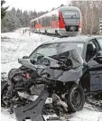  ?? Foto: Christoph Kölle ?? Der Fahrer des Autos wurde bei dem Un fall schwer verletzt.