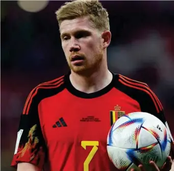  ?? EFE ?? Kevin De Bruyne, con la pelota en la mano durante el primer partido del Mundial para Bélgica.