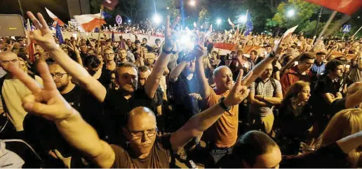  ?? Ansa ?? Polonia Una protesta contro la riforma che limita l’autonomia dei giudici