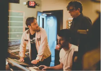  ?? ALYSSE GAFKJEN ?? The Black Keys — Dan Auerbach, left, and Patrick Carney, behind right, seen hard at work in Nashville in 2019 — went from playing for crowds of 5,000 to venues packed with 15,000 fans in one year.