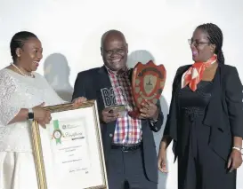  ??  ?? Ilembe District Municipali­ty Mayor, Cllr S Gumede receiving the award for the Best Performing District Municipali­ty from MEC Nomusa Dube-Ncube and Acting Deputy Director General for Developmen­t and Planning at KZN Cogta, Barbara Mgutshini.