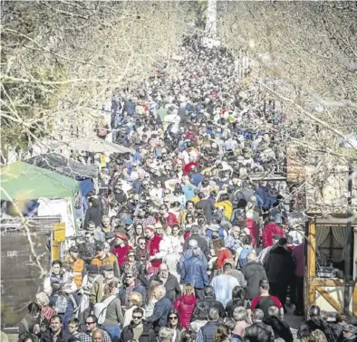  ?? CHUS MARCHADOR ?? El pasado año, 130.000 personas se reunieron en el parque del Tío Jorge para celebrar la Cincomarza­da.