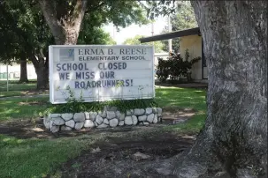  ?? BEA AHBECK/NEWS-SENTINEL ?? A sign at Reese Elementary School reads “School closed, we miss our roadrunner­s!” in Lodi on Friday.