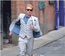 ?? MATT SQUIRE ?? Rupert Grint stars as bumbling con man Charlie Cavendish Scott in Crackle’s Snatch, inspired by a real-life heist.