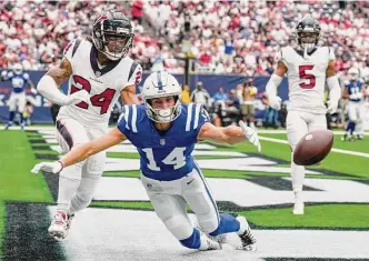  ?? Brett Coomer/Staff photograph­er ?? Derek Stingley Jr.’s, left, absence on Sunday could spell trouble for the Texans secondary.