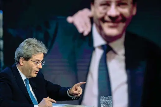  ?? (Imagoecono­mica) ?? In studio Il presidente del Consiglio Paolo Gentiloni, 63 anni, intervista­to da Bruno Vespa durante la puntata di Porta a Porta andata in onda ieri su Rai 1