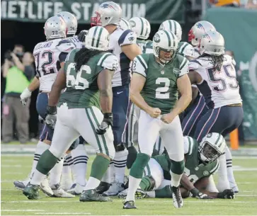  ?? PETER MORGAN/THE ASSOCIATED PRESS ?? New York Jets kicker Nick Folk celebrates after kicking the game-winning field goal against the New England Patriots.