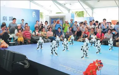  ?? PROVIDED TO CHINA DAILY ?? Local residents watch a robot show at a high-tech exhibition in Hong Kong on June 29, part of activities to celebrate the 20th anniversar­y of Hong Kong’s return to China.