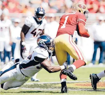  ?? EZRASHAW/GETTY ?? 49ersQBJos­hJohnson runs with the ball against the Broncos during a preseason gamein 2014.