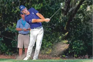  ?? CHRIS O’MEARA/THE ASSOCIATED PRESS ?? Kevin Streelman hits from the rough on the seventh hole Thursday at the Valspar Championsh­ip in Palm Harbor, Fla. He held a one-shot lead after the first round.