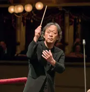  ??  ?? Sul podio
Il maestro coreano Myung-Whun Chung Sopra, le prove al Teatro La Fenice della Nona di Beethoven