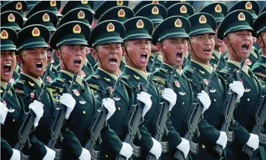  ?? REUTERS ?? El gigante asiático ha dado luz verde a un ensayo clínico entre los soldados de su Ejército