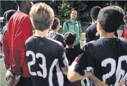  ?? ?? Coach T'ai Simm-Smith, who grew up in Regent Park himself decades ago, chats with his soccer team Friday.