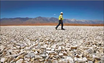  ?? AL SEIB Los Angeles Times ?? PROPOSED systems for storing water at Owens Lake would be based on hydrologic­al and forecast data, as well as abrupt climate shifts, an L.A. water official says. Above, gravel helps suppress dust on the dry lake bed.