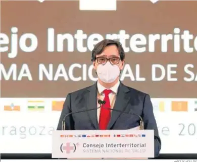  ?? JAVIER BELVER / EFE ?? El ministro de Sanidad, Salvador Illa, ayer, en rueda de prensa en Zaragoza.