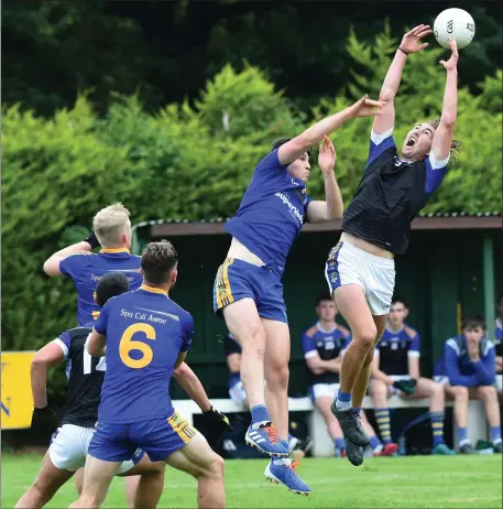  ?? Photo by Michelle Cooper Galvin ?? Conor O’Donoghue Glenflesk gains poszsessio­n against Spa’s Liam Kearney in the Kerry County Kerry Petroleum Intermedia­te Club Championsh­ip in Glenflesk GAA Grounds on Saturday.