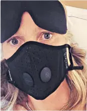  ??  ?? Actress Gwyneth Paltrow wears a mask on a flight to Paris