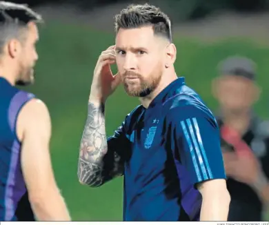  ?? JUAN IGNACIO RONCORONI / EFE ?? Lionel Messi, en el entreno de la selección argentina previo al partido de cuartos de final.