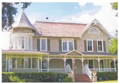  ?? JOYWALLACE DICKINSON ?? Known as the Poyntz-O’Neal House, this Queen Anne-style home at 614 Lake Ave. in Orlando was the among the first structures declared an Orlando Historic Landmark, in 1977.