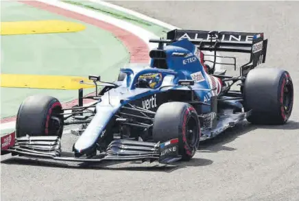  ?? //AFP ?? Fernando Alonso llega al Circuito de Barcelona esperando que su coche dé un paso adelante gracias a las mejoras que Alpine ha realizado