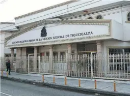  ?? FOTO: EL HERALDO ?? El Juzgado de Letras de Francisco Morazán ordenó capturar a los dos exdirectiv­os de la Penitencia­ría Nacional de Támara.