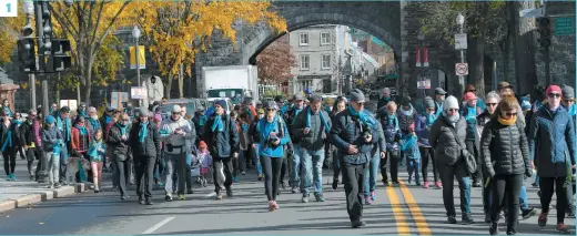  ??  ?? 1 1. Petits et grands ont marché dans la bonne humeur dans les rues de Québec avant de se rassembler sur les plaines d’abraham.