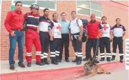  ??  ?? Integrante­s de la Unidad de Respuesta Inmediata de la Cruz Roja León.