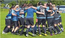  ?? FOTO: SVD ?? Nach dem Schlusspfi­ff in Hochdorf kannte der Jubel bei den SVD-Fußballeri­nnen keine Grenze.