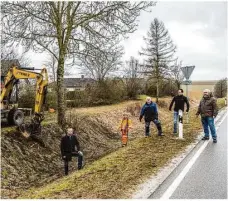  ?? Foto: mb ?? Los geht’s: Am Dienstag begannen die Arbeiten für die Söhnstette­r „Eselsbrück­e“an der Landstraße Richtung Gussenstad­t.
