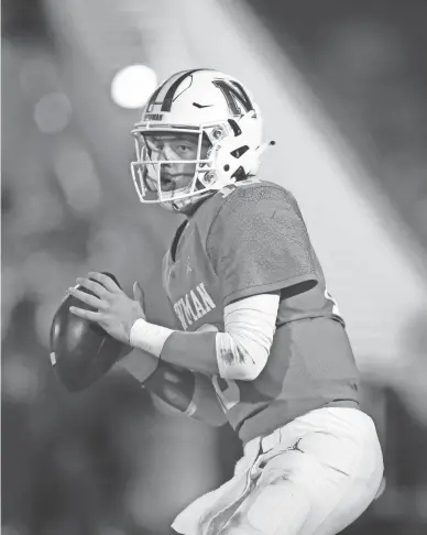  ?? TED JACKSON/AP ?? Newman High School quarterbac­k Arch Manning drops back to pass during a Louisiana state playoff game last season against Catholic High of New Iberia.