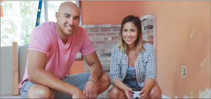  ??  ?? “Rustic Rehab” hosts David and Chenoa Rivera