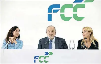  ?? SUSANA VERA / REUTERS ?? Esther Koplowitz, Carlos Slim y Esther Alcocer, ayer en la torre de Realia, en Madrid