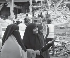  ??  ?? Somali women react at the scene of Saturday’s blast, in Mogadishu, Somalia. AP