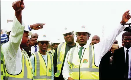  ??  ?? L-R: Managing Director, Inland Container Nigeria Limited, Alhaji Ismail Yusuf; Kaduna State Governor, Mallam Nasir el-Rufai; Executive Secretary/ Chief Executive Officer, Nigeria Shippers’ Council, Hassan Bello; and Minister for Transporta­tion, Hon....