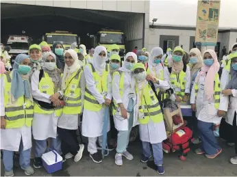  ?? Balquees Basalom / The National ?? Hundreds of medical students signed up to an annual programme run by the Saudi Academy for Medical Volunteeri­ng to help out during the pilgrimage this year