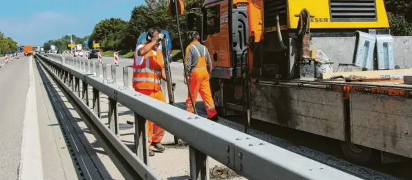  ?? Foto: Maximilian Hornung ?? Im Augenblick laufen die Vorbereitu­ngen für die längste Baustelle im Landkreis: Ab nächster Woche wird die B17 im Süden auf einer Länge von fast sechs Kilometern erneuert.