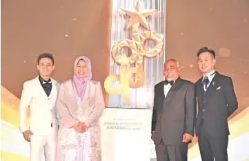  ??  ?? Zuraida (second left) along with (from left) Des Prix Infinitus director Hagenz Choo, Wan Mohamad Salleh and Des Prix Infinitus director Andy Lim during the launch of the Asean Property Awards last week.