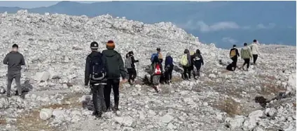  ?? SITIO OFICIAL VOLCÁN POÁS ?? El Martes Santo, el Sinac sorprendió a un baquiano con 12 visitantes que entraron de forma ilegal al área protegida del Poás.