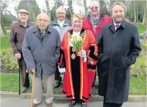  ??  ?? Gardening enthusiast­s, the Mayor of Hillingdon Carol Melvin and Cllr Jonathan Bianco launch Hillingdon in Bloom