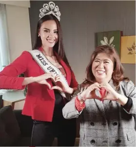  ??  ?? MISS UNIVERSE Catriona Gray with Jessica Soho in New York.