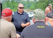  ?? Jeremy stewart ?? Polk County Police Chief Kenny Dodd talks to a group of volunteers who helped search the area of Dugdown on the PolkHarals­on county line for Barbara McCray on Monday, Aug. 2.