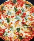  ?? Foto: Oliver Berg, dpa ?? Pizza ist das beliebtest­e Tiefkühlge­richt der Deutschen.